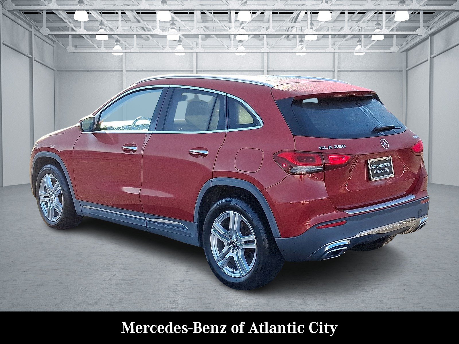 Certified Used 2021 Patagonia Red Metallic - 993 Mercedes-Benz 4MATIC® image 4