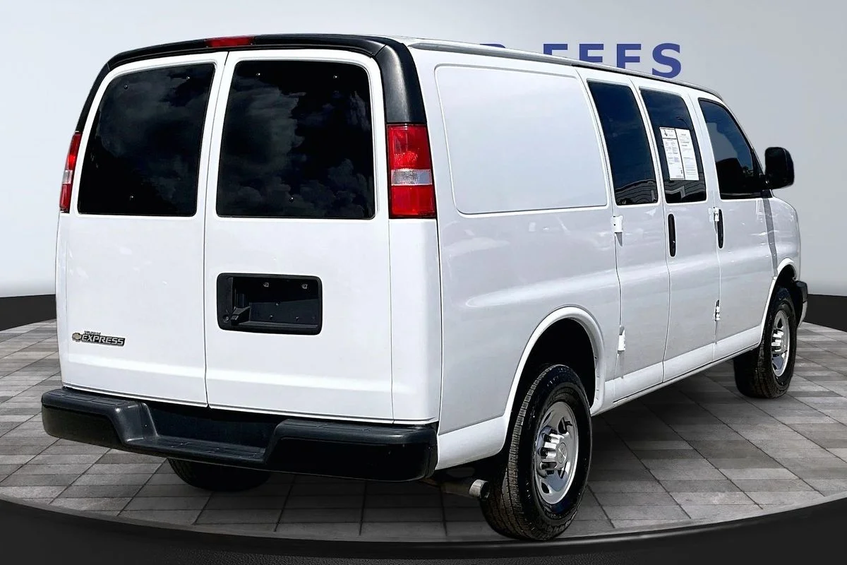 Used 2023  Chevrolet RWD 2500 Regular Wheelbase WT image 6