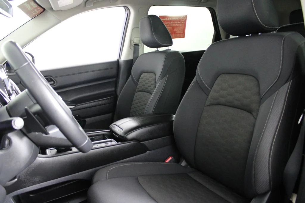 2025 Nissan Pathfinder SV - Photo 19