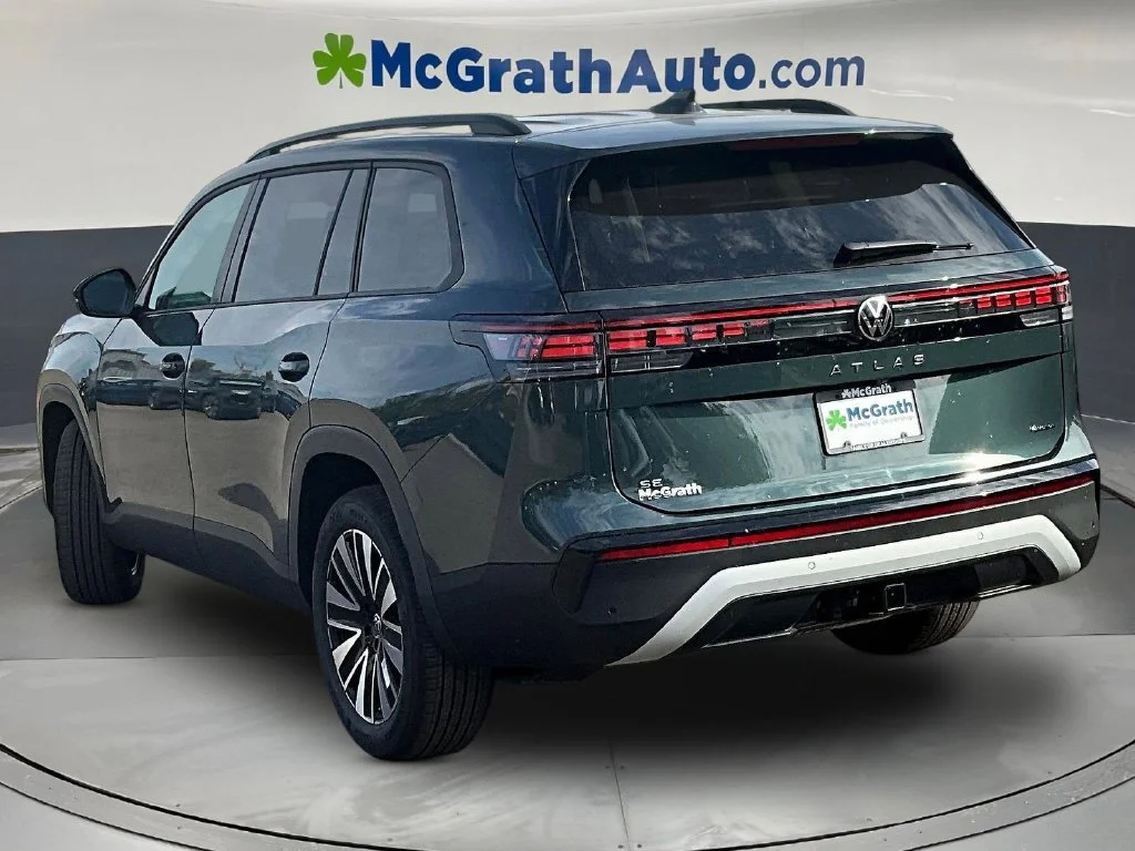 New 2027 Sacramento Green Metallic Volkswagen 2.0T SE w/ Technology image 3