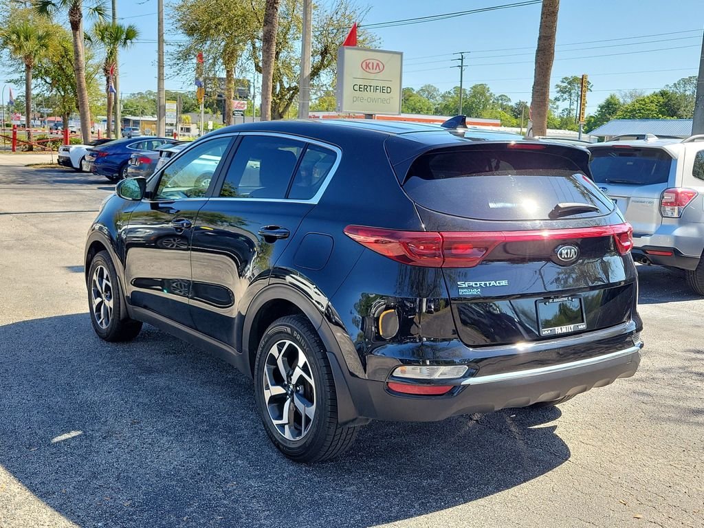 Used 2022 Red Kia LX image 4