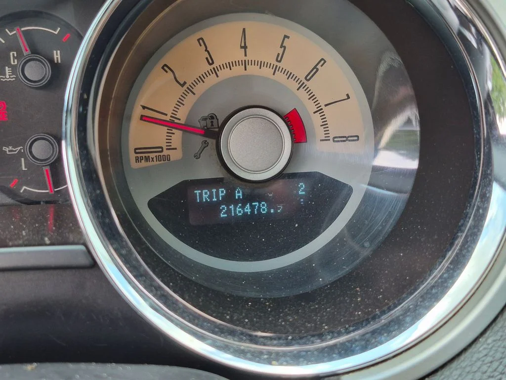 Used 2010  Ford GT Premium image 23