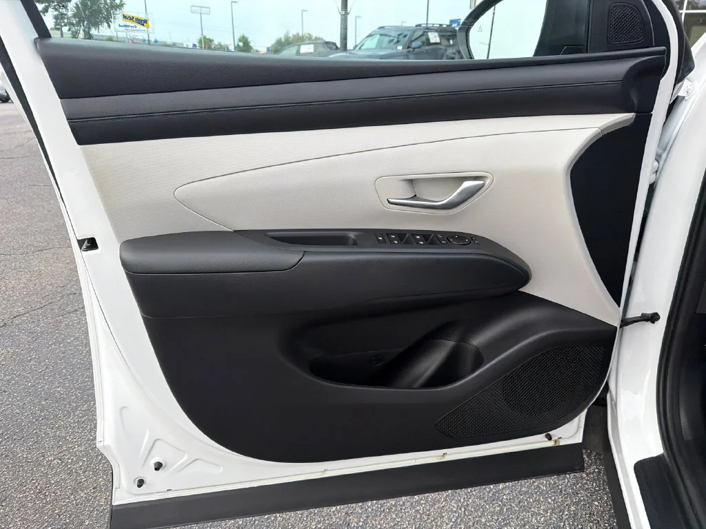 Used 2025 White Hyundai SEL image 10