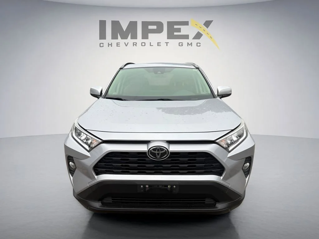 Used 2020  Toyota XLE image 8
