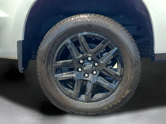 New 2026 Summit White Chevrolet RST image 33