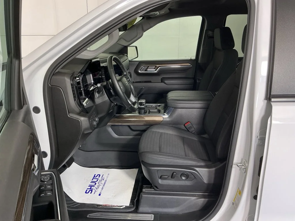Used 2024 Summit White Chevrolet RST image 16