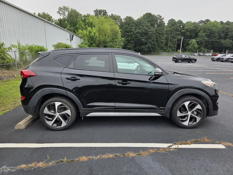 Used 2018 BLACK HYUNDAI VALUE image 4