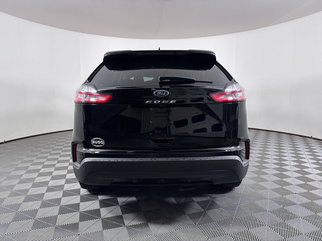 Used 2024 Agate Black Metallic Ford SEL image 11