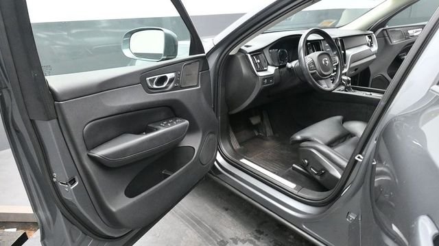 Used 2019 Gray Volvo T6 Momentum image 28