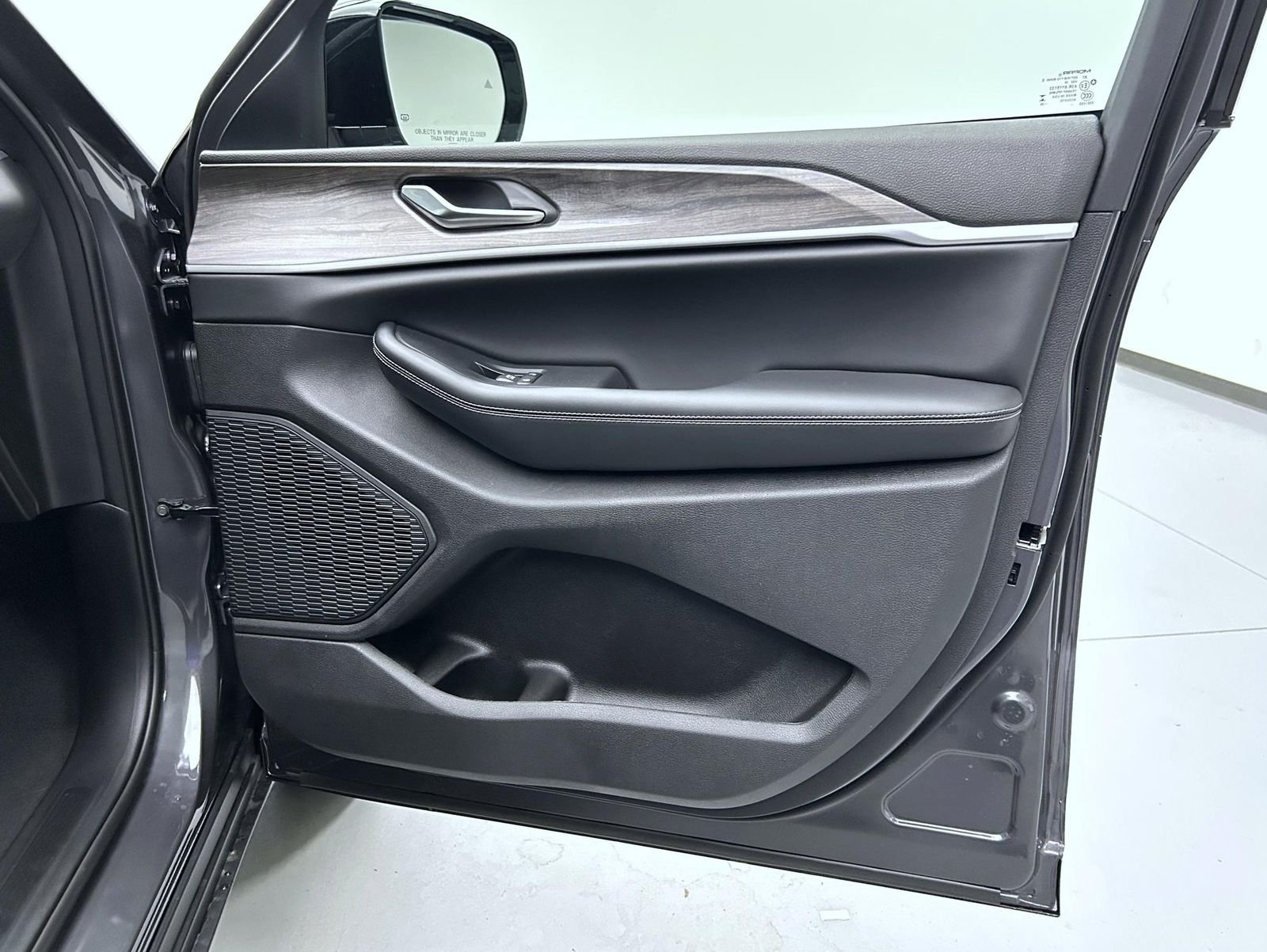New 2026 Baltic Gray Metallic Clear-Coat Exterior Paint Jeep Altitude image 16