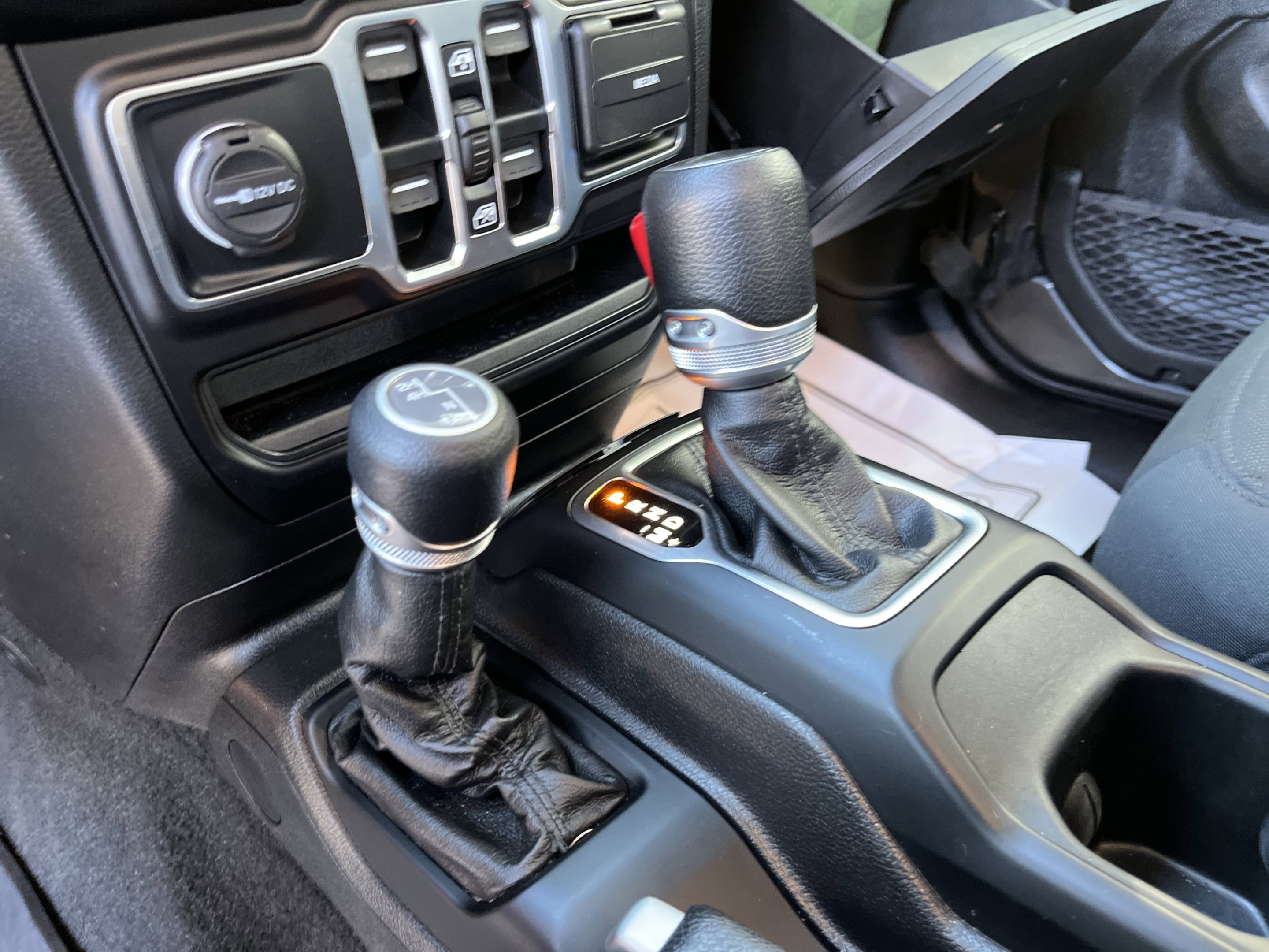 Used 2022 Granite Crystal Metallic Clearcoat Jeep  image 26