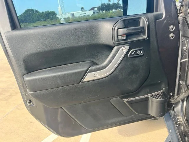 Used 2018 Gray Jeep Unlimited Sahara image 7