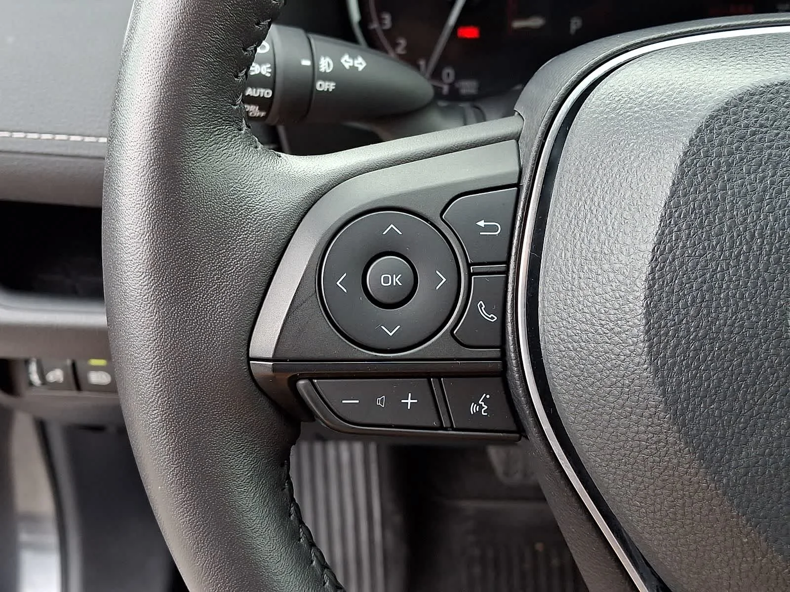 Used 2025 Magnetic Gray Metallic Toyota XLE Premium image 22