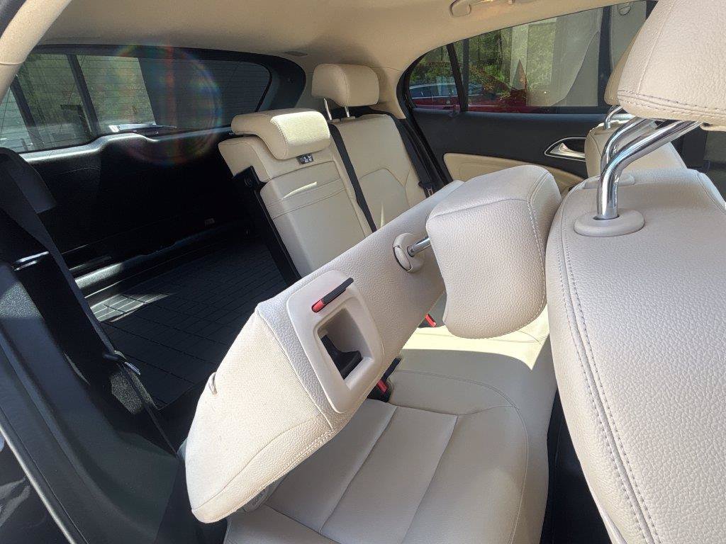 Used 2019 Black Mercedes-Benz GLA 250 image 29