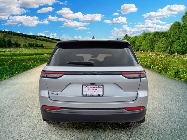New 2026 Silver Zynith Exterior Paint Jeep Limited image 5