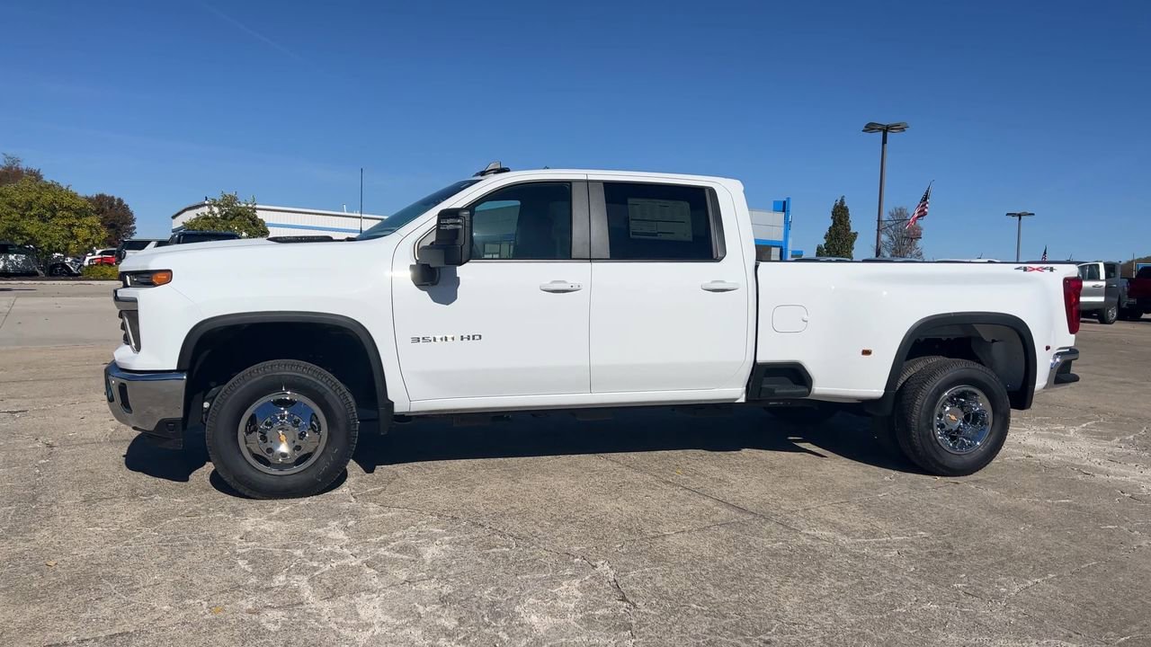 2026 Chevrolet Silverado 3500HD LT photo 4