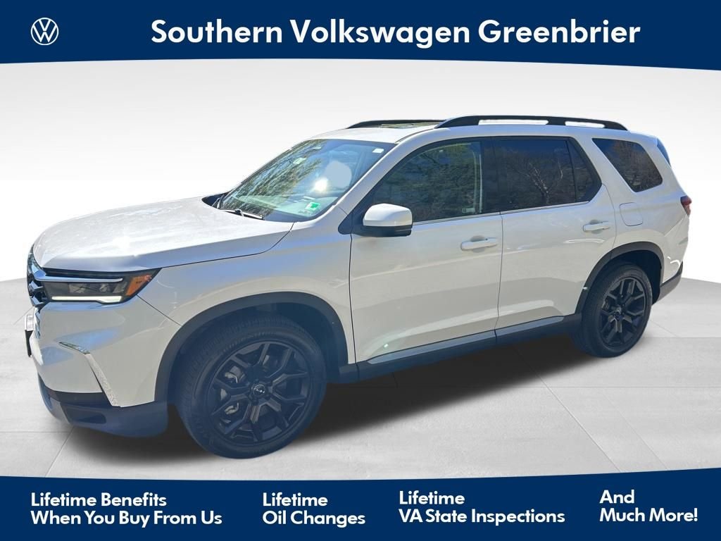 Used 2025 White Honda Touring image 1
