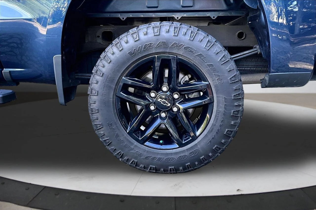 Used 2019 Blue Chevrolet Custom Trail Boss image 33