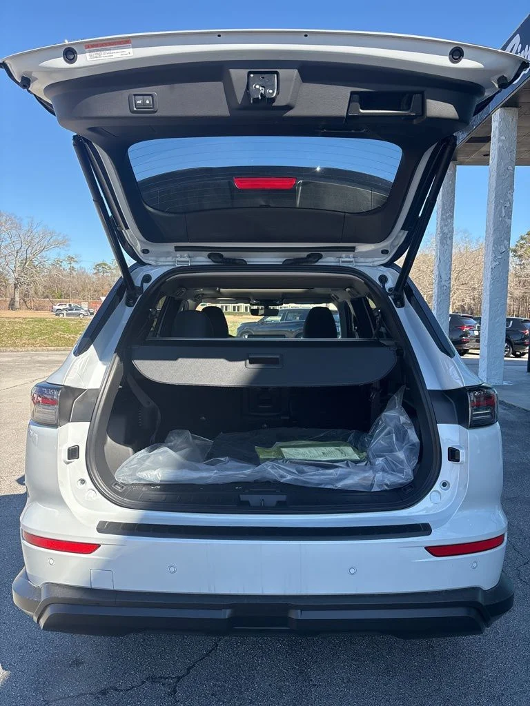 New 2026 White Mitsubishi Trail Edition image 9
