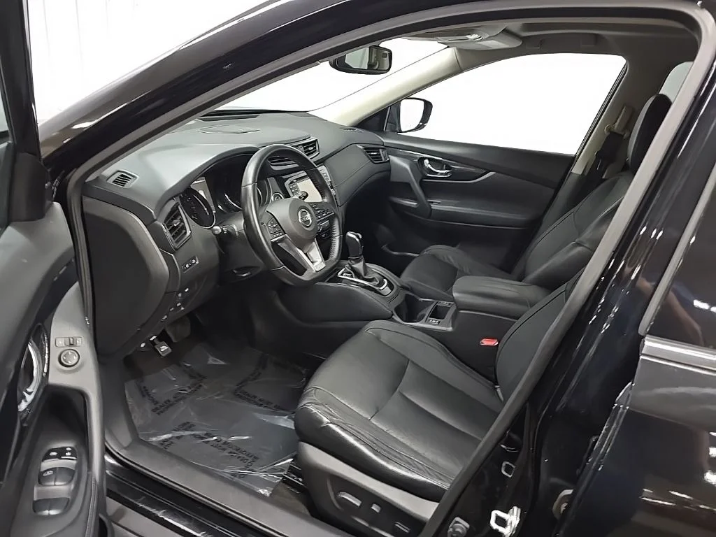 Used 2017 Black Nissan SL image 31