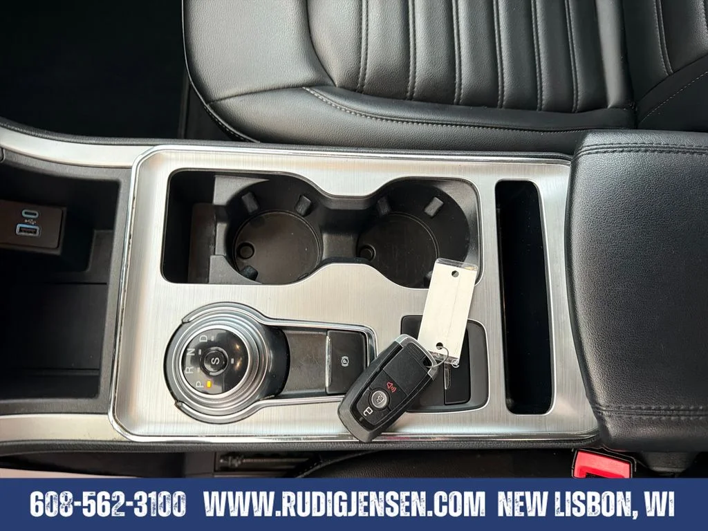 Used 2022 Silver Ford SEL image 24