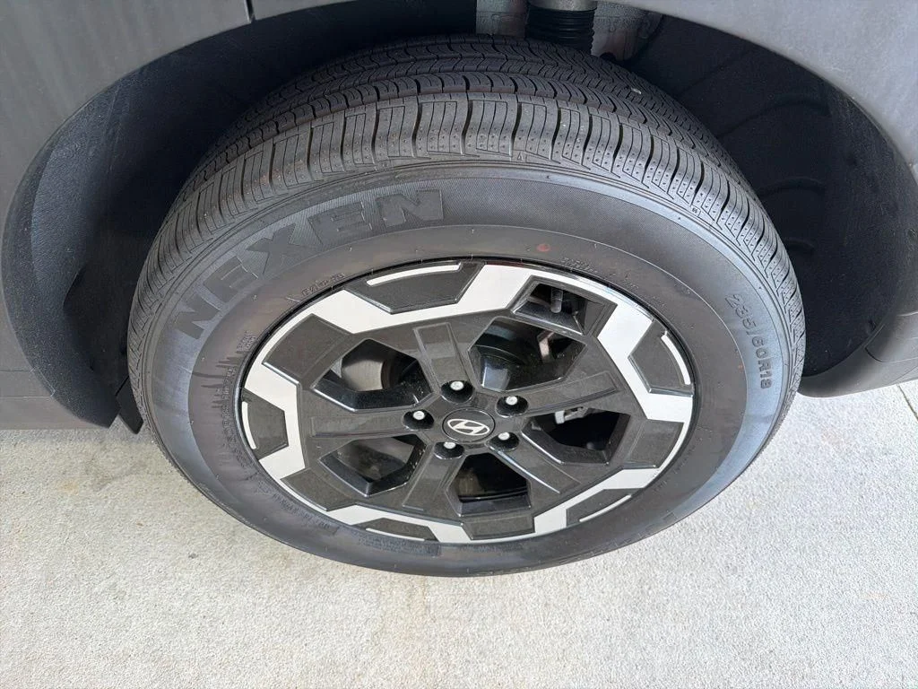 Used 2025 White Hyundai SEL image 14