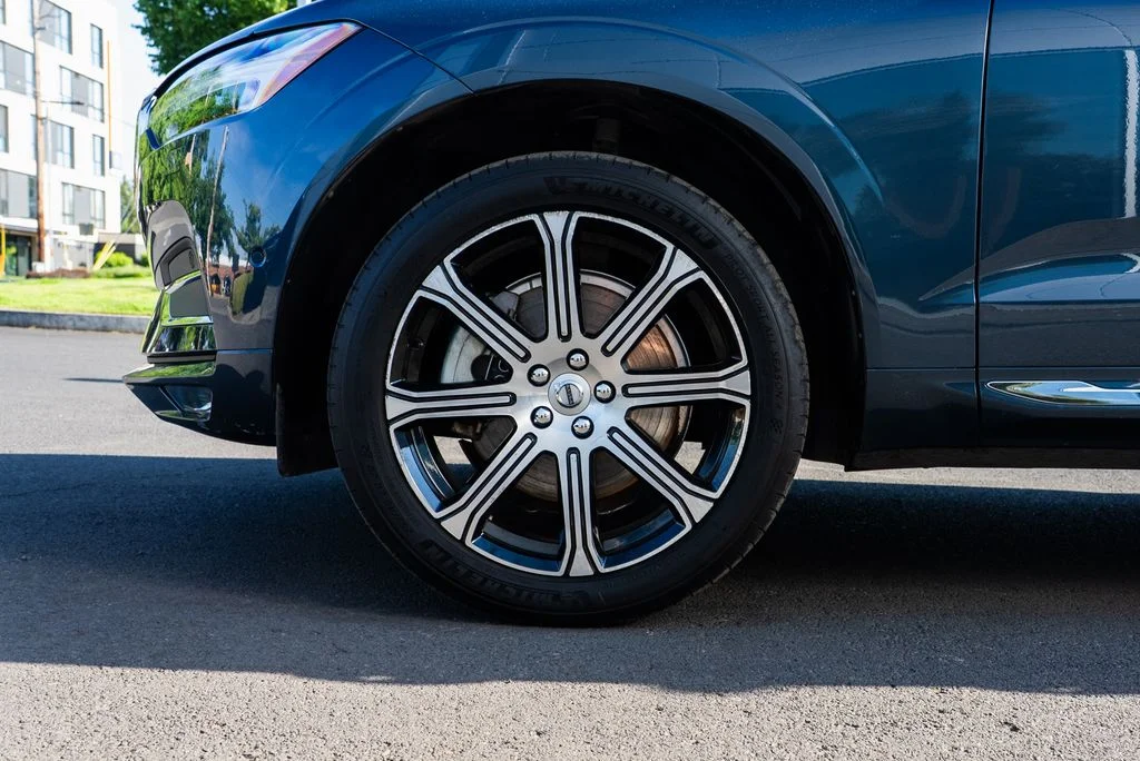 Used 2019 Blue Volvo T6 Inscription image 7