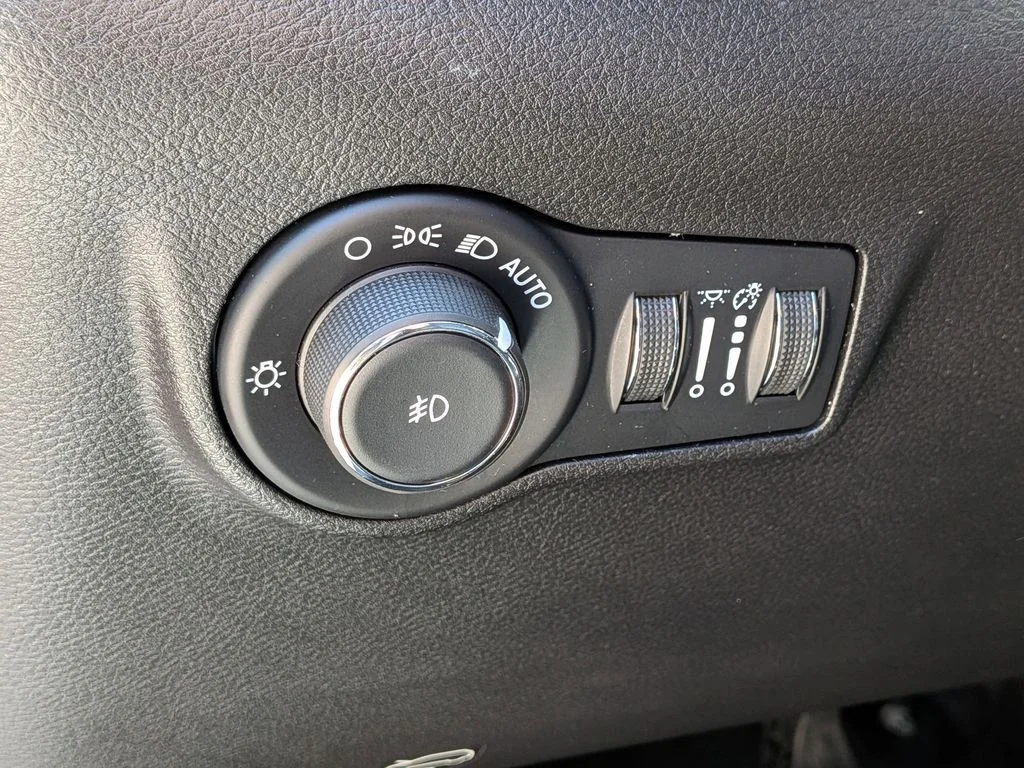 Used 2025 White Jeep Limited image 15