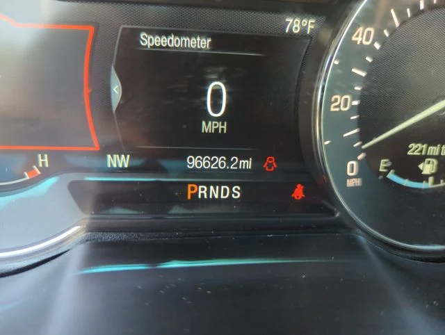 Used 2017 Red Lincoln Reserve image 47