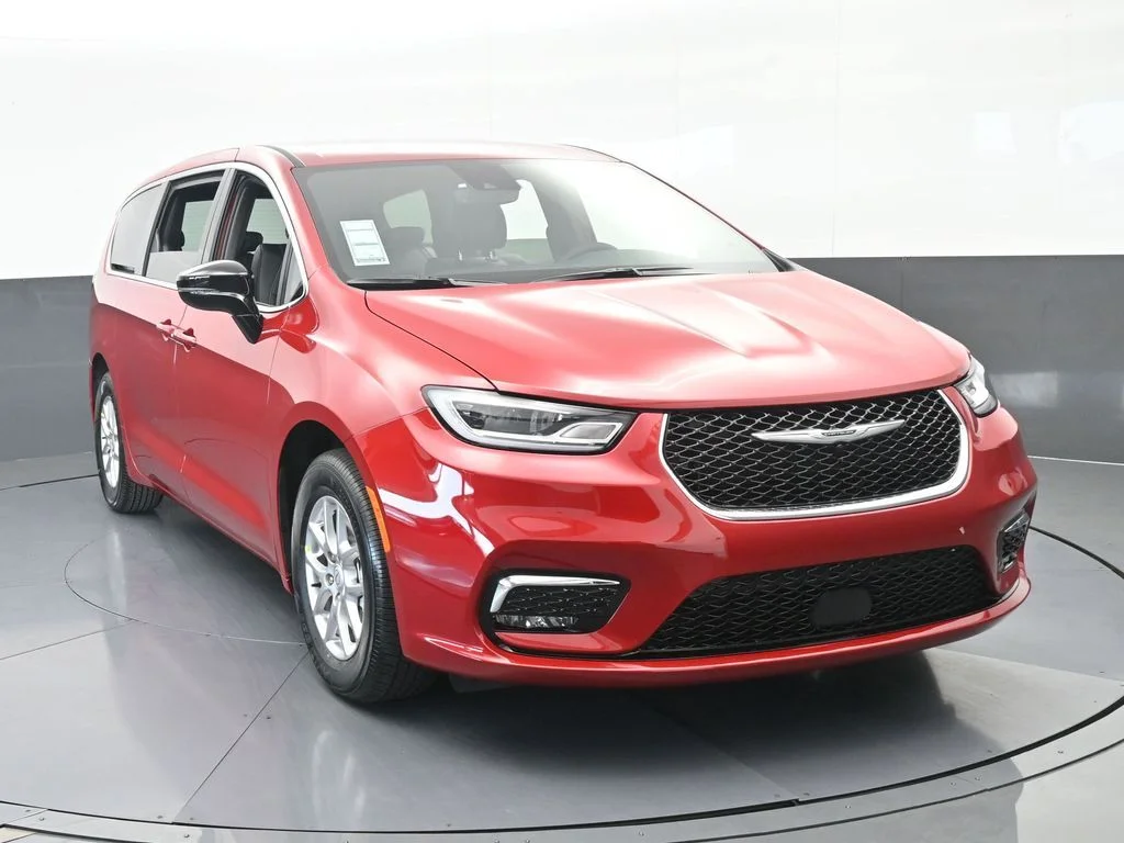 New 2026 Red Hot Pearl-Coat Exterior Paint Chrysler Select image 9
