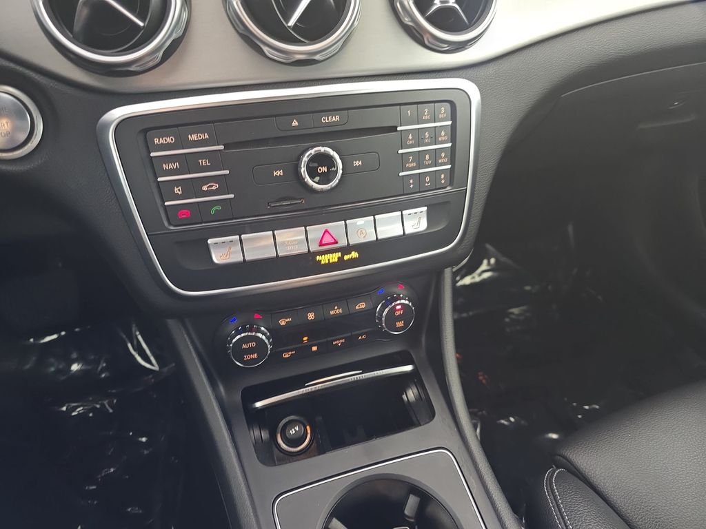 Used 2018 Gray Metallic Mercedes-Benz GLA 250 image 27