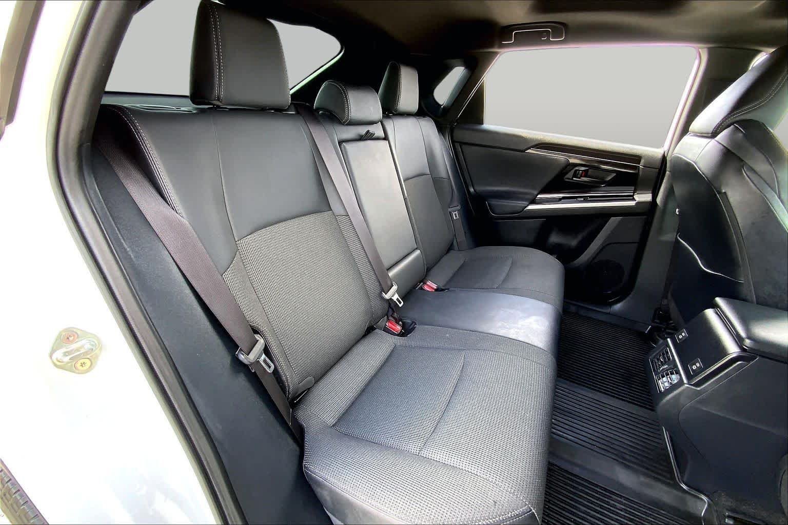 Used 2025 Wind Chill Pearl Toyota XLE image 18