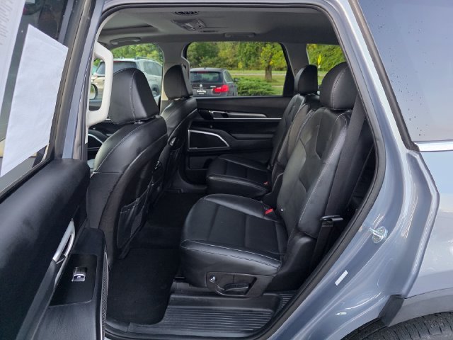 Used 2022 Silver Kia S image 17