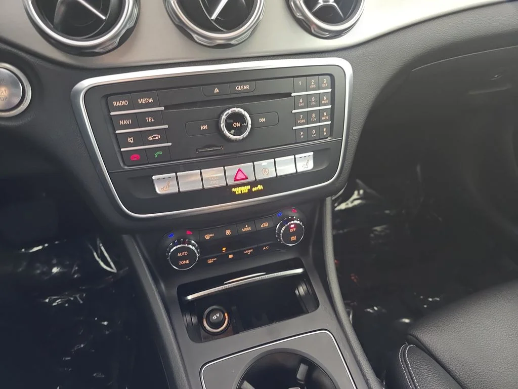 Used 2018 Gray Metallic Mercedes-Benz GLA 250 image 27