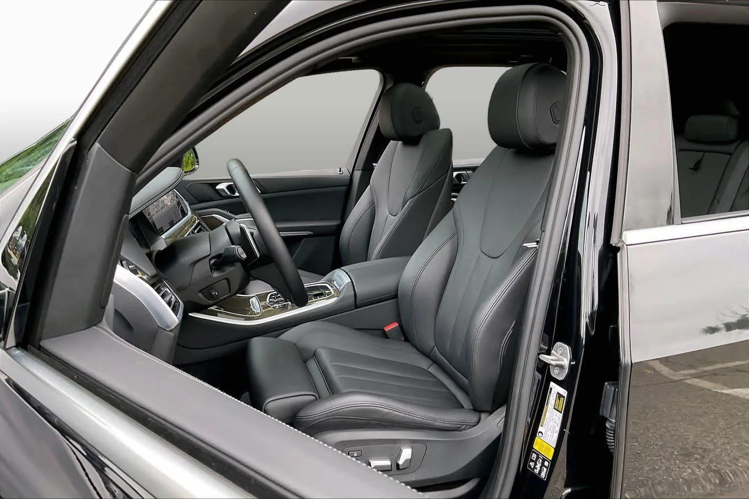 Used 2022 Black Sapphire Metallic BMW xDrive40i image 7