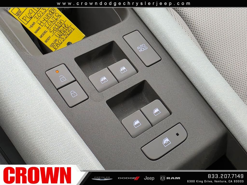 Used 2023 White Hyundai SEL image 27