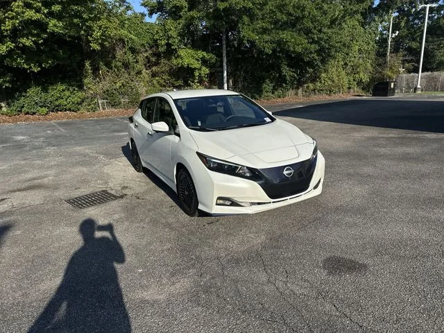 Used 2024 White Nissan SV Plus image 3