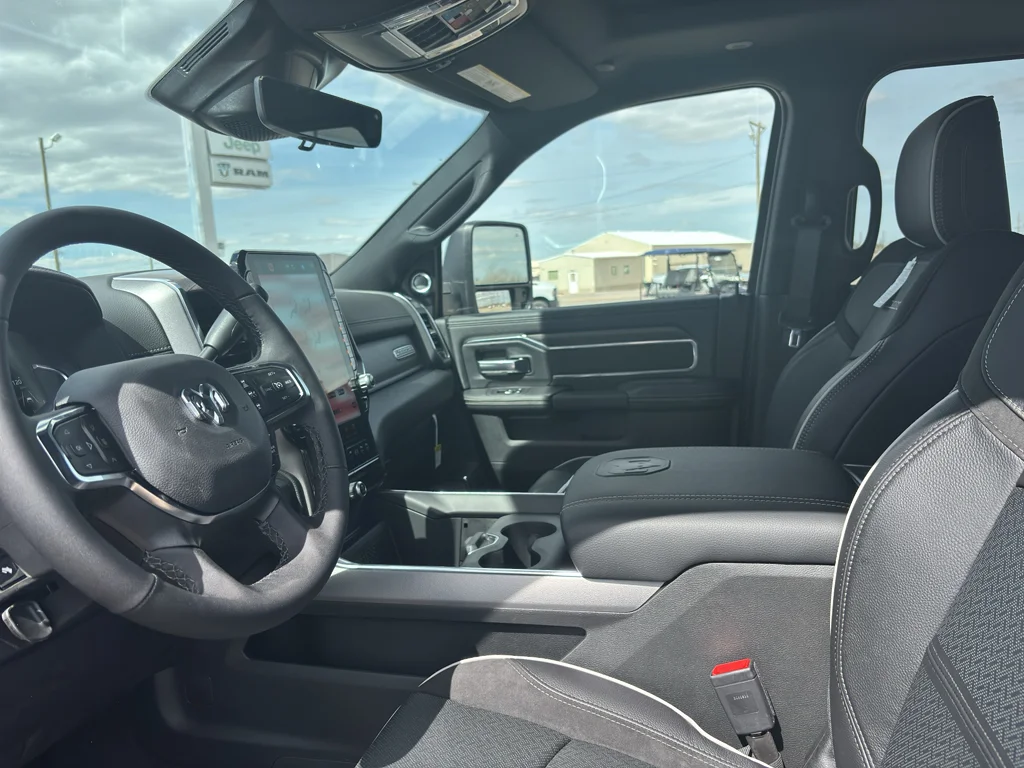 New 2026 Granite Crystal Metallic Clear-Coat Exterior Paint RAM Laramie image 20