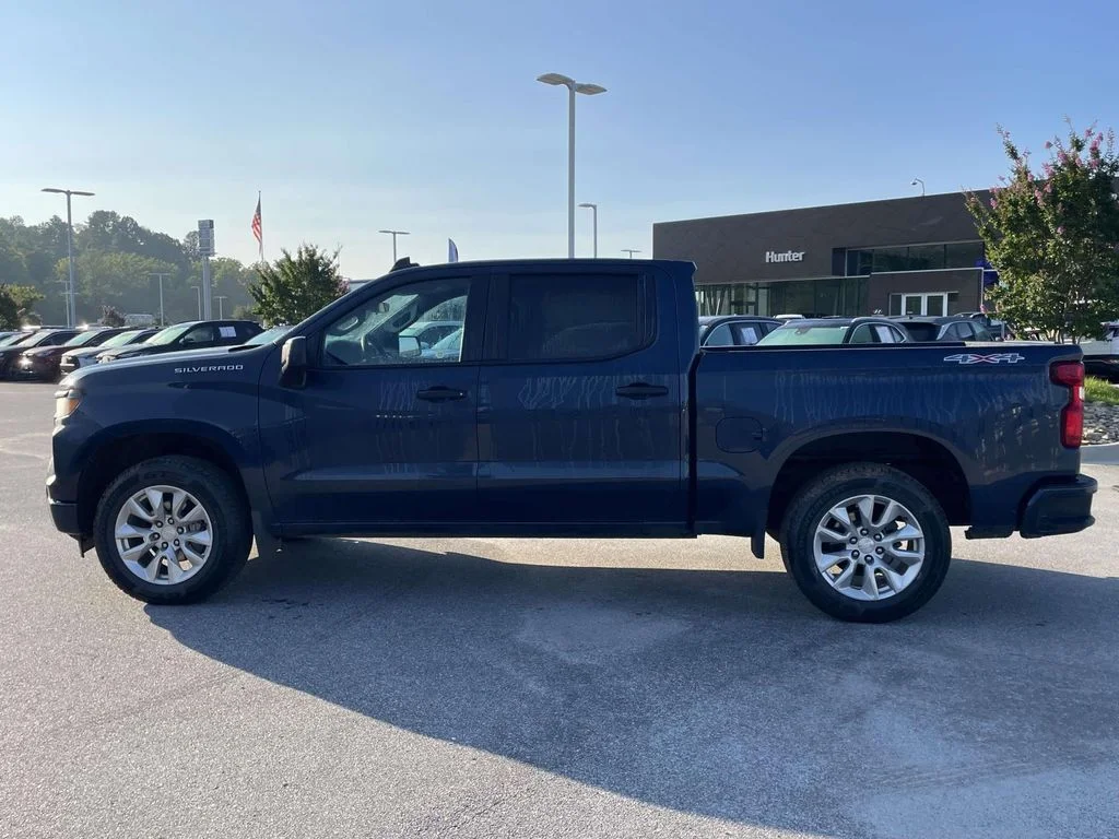 Used 2022 Northsky Blue Metallic Chevrolet Custom image 24