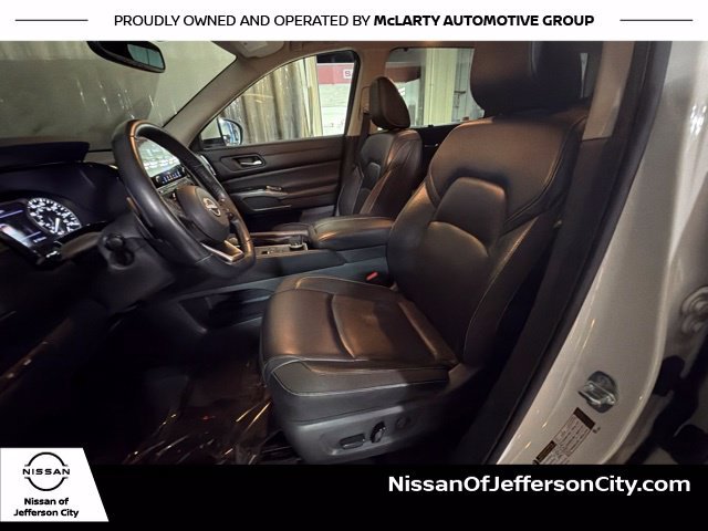 Used 2022 White Nissan SL image 24