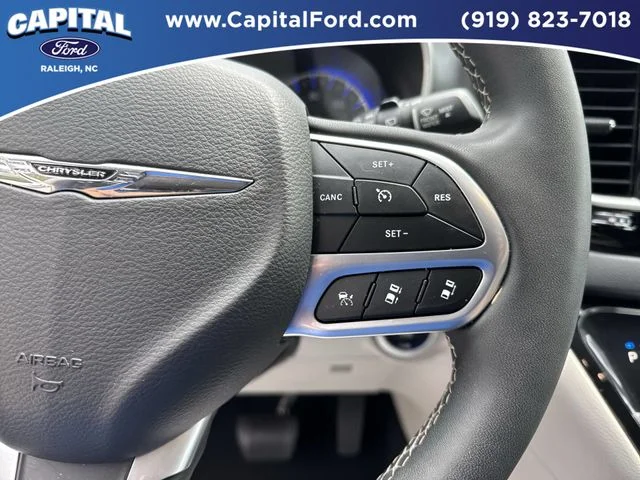 Used 2024 White Chrysler Touring L image 23