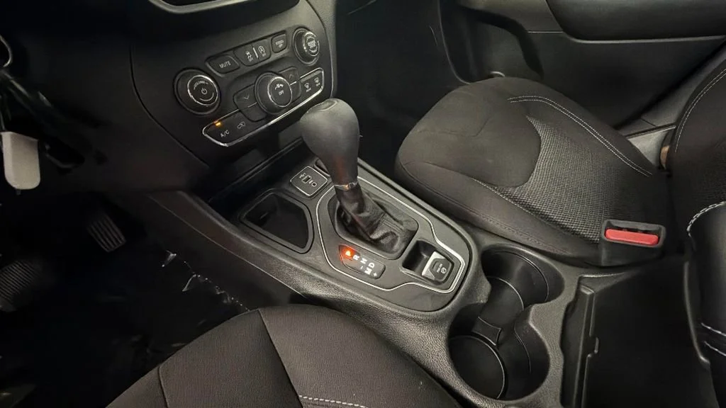 Used 2021 Orange Jeep Latitude FWD image 22