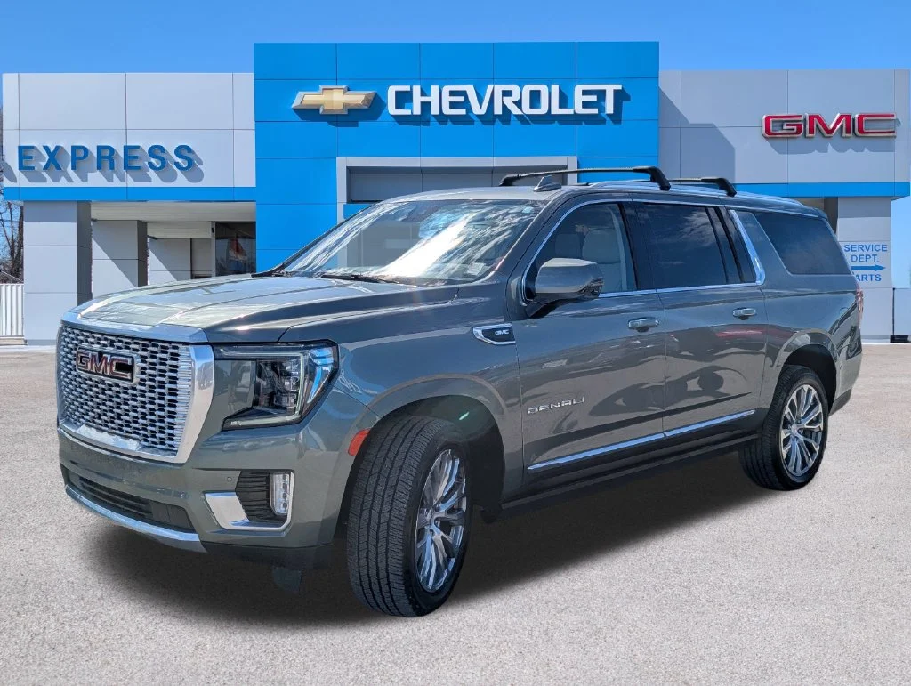 Used 2023 Green GMC Denali image 7