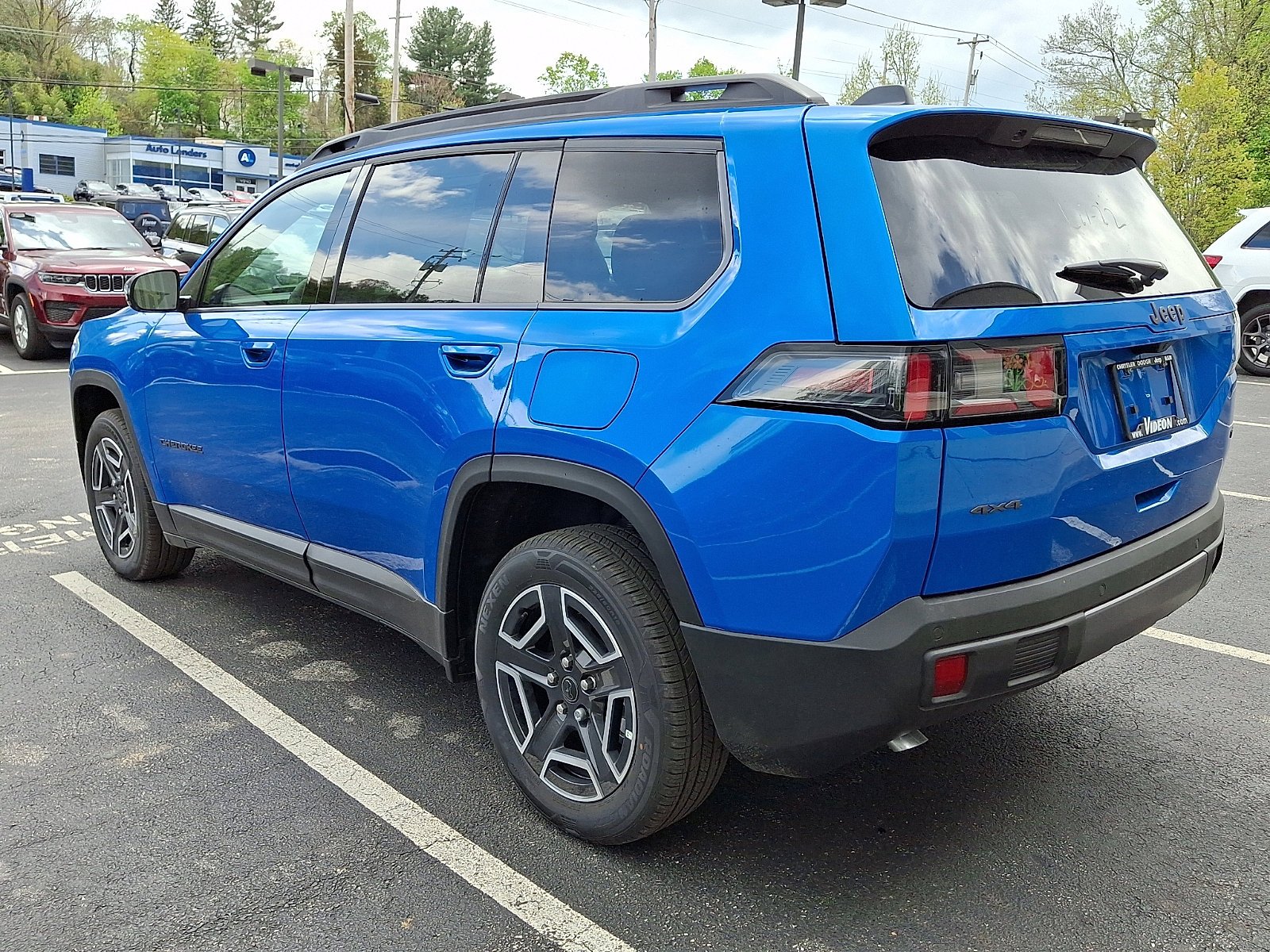 New 2026 Hydro Blue Pearl-Coat Exterior Paint Jeep Limited image 4