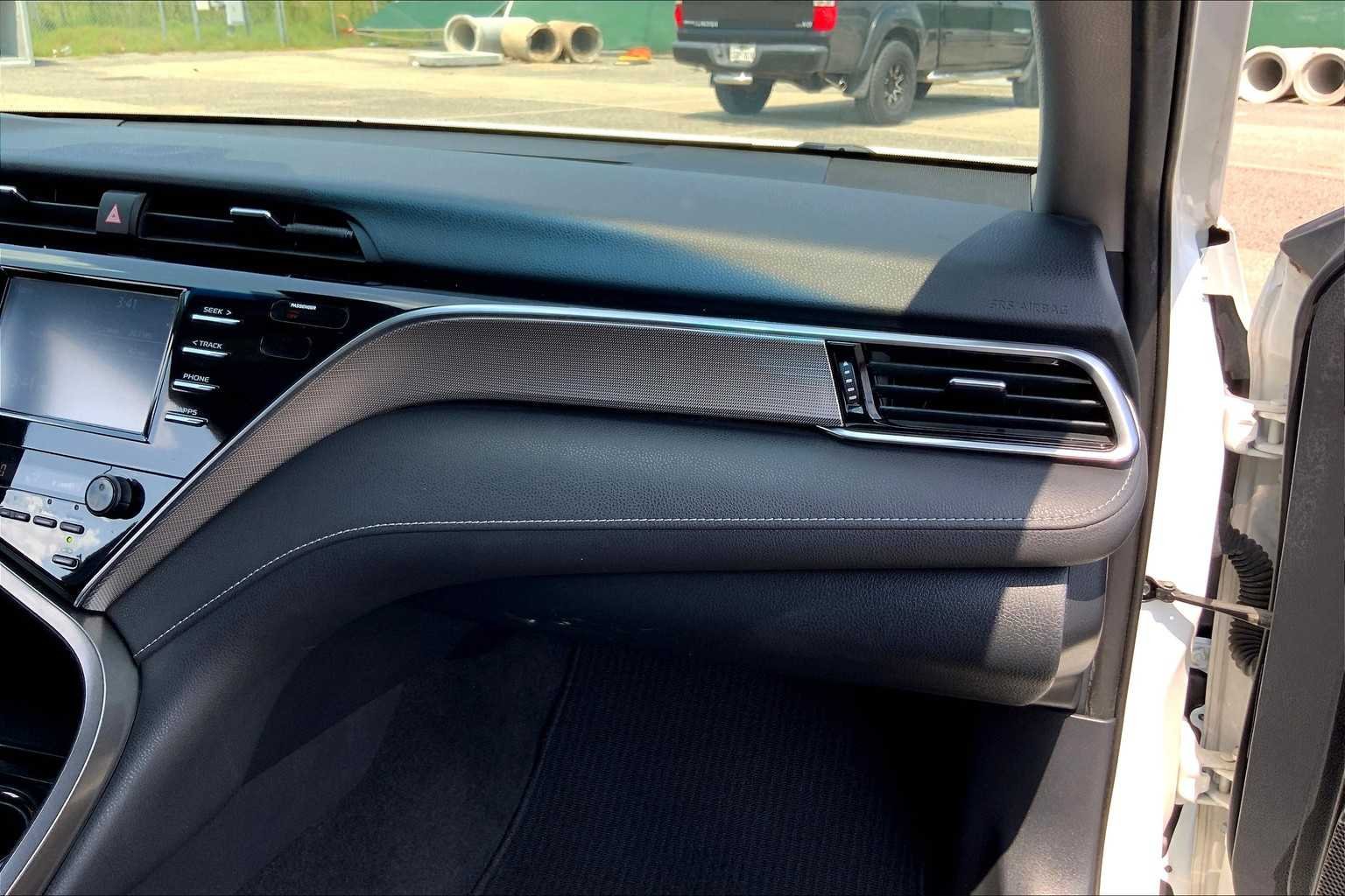 Used 2018 Super White Toyota SE image 18
