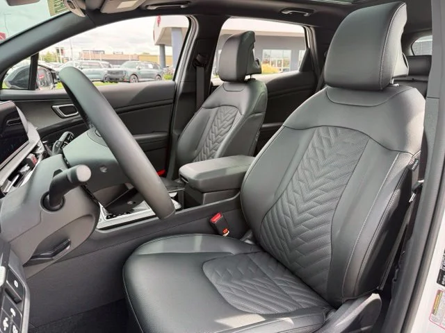 New 2027 Glacial White Pearl / Black Ro Kia X-Line image 11