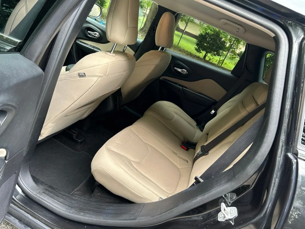 Used 2016 Black Jeep Latitude image 27