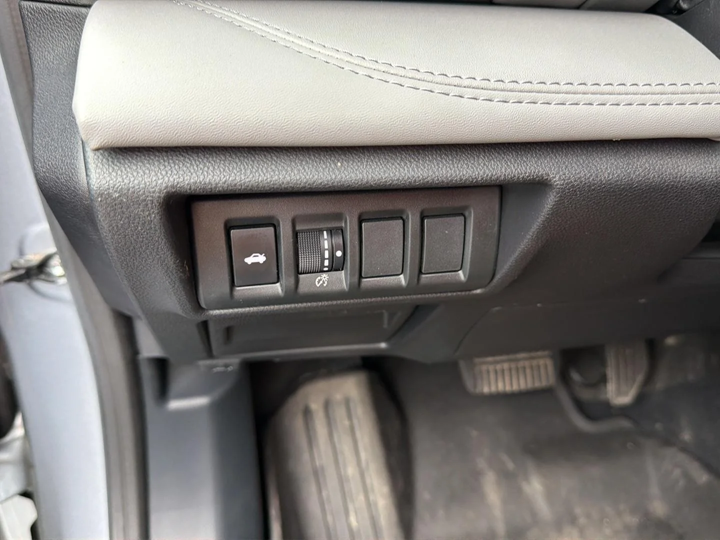 Used 2020 Ice Silver Metallic Subaru Limited XT image 11