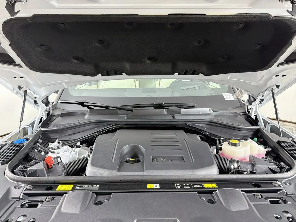 New 2026 Fuji White Land Rover SE image 32