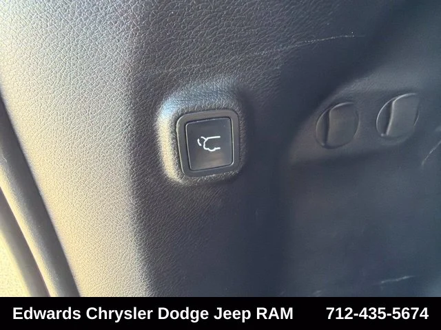 Used 2019 Gray Jeep Limited image 28